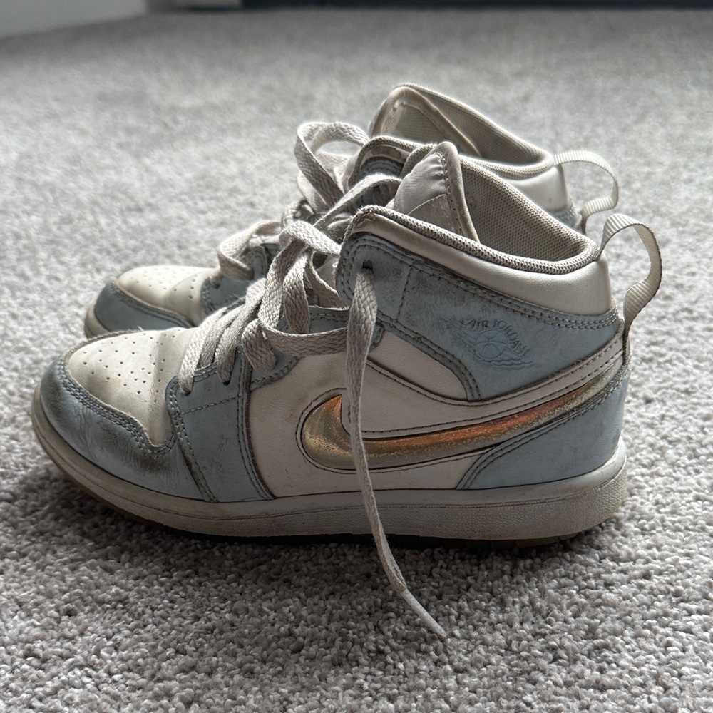 Jordan Kids High-Top Sneakers in Light Gray and Cream